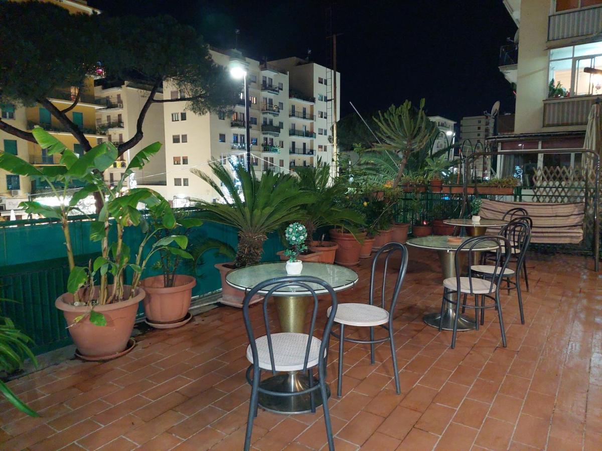 Domus Cesare Apartment Наполи Екстериор снимка
