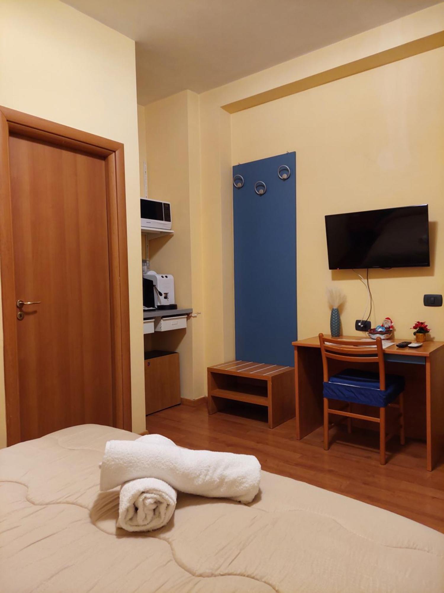 Domus Cesare Apartment Наполи Стая снимка